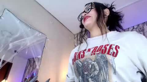   online show from October 16, 2025, 7:04 pm