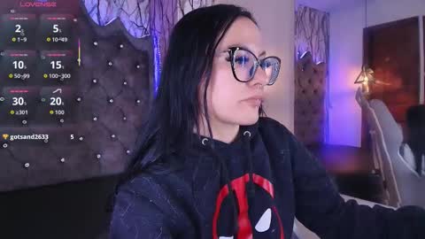   online show from December 4, 2025, 7:33 pm