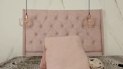 ZAMIRA online show from September 29, 2025, 1:38 pm