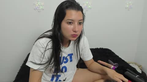 Snapshot of zammii69 chatting on December 19, 2024, 11:03 pm zammii69 online show from December 19, 2024, 11:03 pm