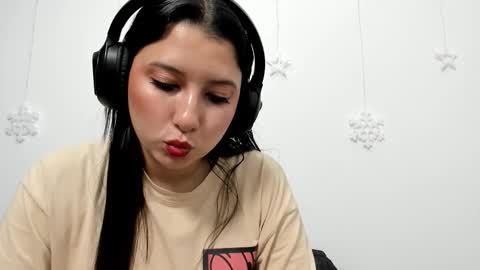 zammii69 online show from December 15, 2025, 8:35 pm