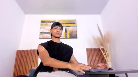 Zander online show from October 18, 2025, 1:45 pm