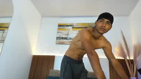 Zander online show from November 10, 2025, 1:54 pm