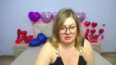 zannadreil online show from March 4, 2025, 11:00 pm