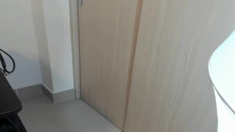 Snapshot of zanxley_ chatting on December 7, 2024, 5:37 am zanxley_ online show from December 7, 2024, 5:37 am