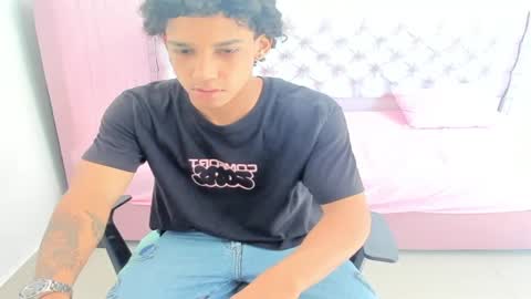 Snapshot of zanxley_ chatting on January 28, 2025, 3:57 pm zanxley_ online show from January 28, 2025, 3:57 pm