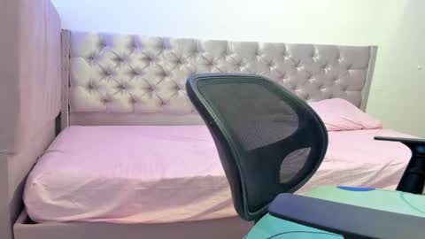 Snapshot of zanxley_ chatting on January 29, 2025, 1:05 am zanxley_ online show from January 29, 2025, 1:05 am