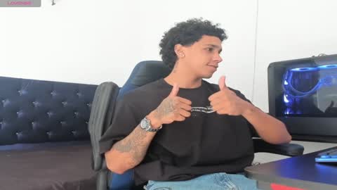 Snapshot of zanxley_ chatting on January 29, 2025, 3:26 pm zanxley_ online show from January 29, 2025, 3:26 pm