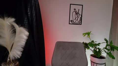 Snapshot of zara_nova chatting on April 1, 2026, 3:42 pm Zara Nova online show from April 1, 2026, 3:42 pm