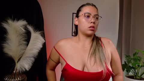Snapshot of zara_nova chatting on April 23, 2026, 5:37 pm Zara Nova online show from April 23, 2026, 5:37 pm