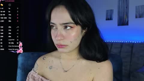 zaradames_ online show from October 30, 2025, 4:47 am