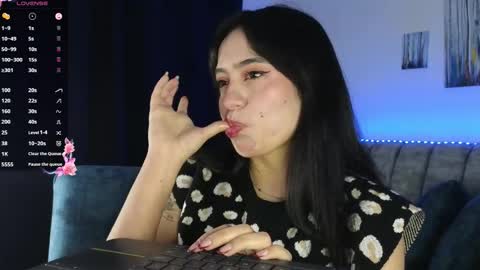 zaradames_ online show from November 6, 2025, 3:51 am