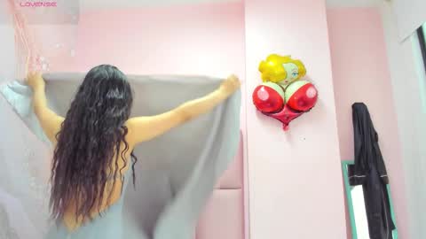 Zarah  online show from December 22, 2025, 9:45 pm