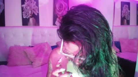 Snapshot of zarahbennet chatting on June 19, 2026, 5:17 pm Zarah online show from June 19, 2026, 5:17 pm
