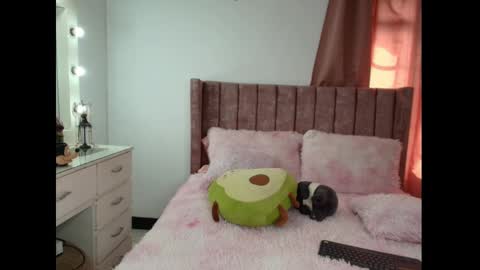 ZaraQuiinn online show from February 18, 2025, 8:03 pm