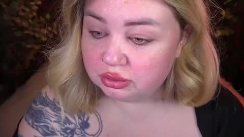 Lola online show from May 3, 2026, 8:04 pm