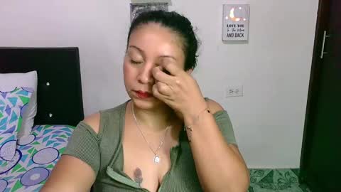 Snapshot of zaray_45bella chatting on February 23, 2025, 1:13 am zaray online show from February 23, 2025, 1:13 am