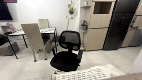 Snapshot of zarayclover__ chatting on February 13, 2025, 2:56 am ZARAY CLOVER online show from February 13, 2025, 2:56 am