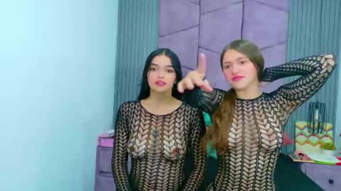 Snapshot of zaraycox chatting on November 18, 2025, 1:04 pm Zaraycox online show from November 18, 2025, 1:04 pm