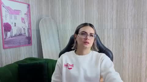 Isabella online show from May 1, 2026, 12:43 pm