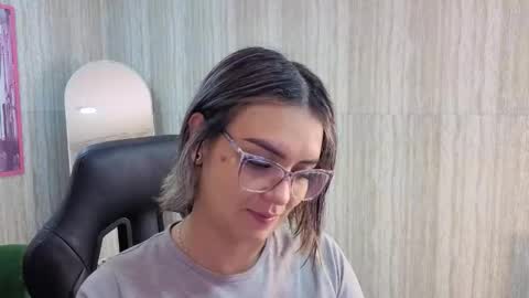 Isabella online show from May 2, 2026, 12:43 pm