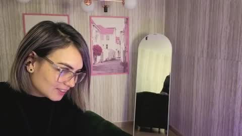 Isabella online show from May 8, 2026, 1:49 pm