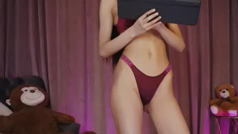 zariaavera online show from May 5, 2026, 4:20 am