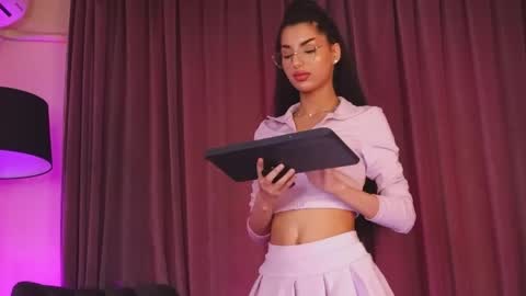 zariaavera online show from May 7, 2026, 4:51 am