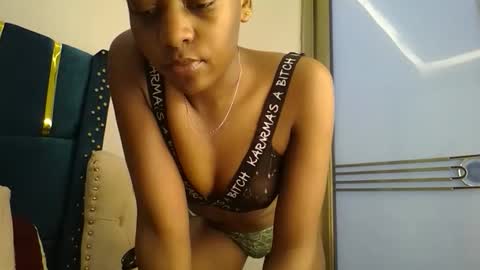 Snapshot of zariah011 chatting on April 21, 2026, 1:42 am zariah online show from April 21, 2026, 1:42 am