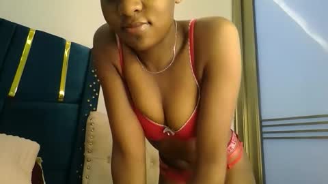 Snapshot of zariah011 chatting on April 22, 2026, 8:21 pm zariah online show from April 22, 2026, 8:21 pm