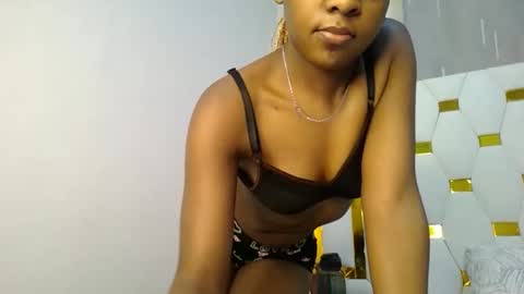 Snapshot of zariah011 chatting on May 2, 2026, 9:42 pm zariah online show from May 2, 2026, 9:42 pm