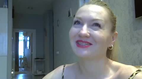 Snapshot of zarinaswift chatting on January 18, 2025, 4:26 am Zarina Swift online show from January 18, 2025, 4:26 am