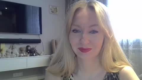 Snapshot of zarinaswift chatting on February 6, 2025, 5:03 am Zarina Swift online show from February 6, 2025, 5:03 am
