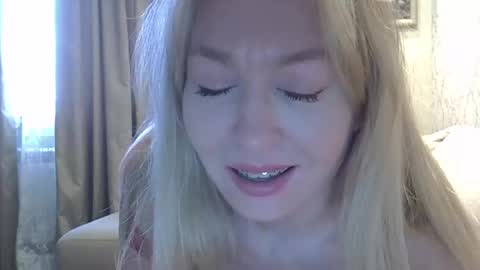 Snapshot of zarinaswift chatting on February 6, 2025, 8:07 am Zarina Swift online show from February 6, 2025, 8:07 am