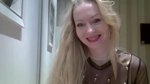 Snapshot of zarinaswift chatting on February 27, 2025, 4:41 am Zarina Swift online show from February 27, 2025, 4:41 am