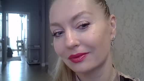 Snapshot of zarinaswift chatting on February 28, 2025, 4:43 am Zarina Swift online show from February 28, 2025, 4:43 am