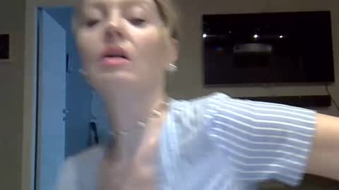 Zarina Swift online show from April 26, 2026, 8:01 am