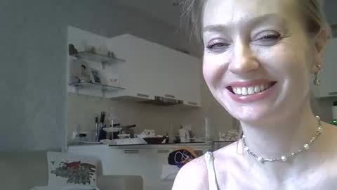 Zarina Swift online show from May 9, 2026, 7:02 am