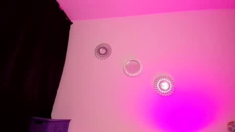 Zaritha Li online show from November 6, 2025, 10:27 am