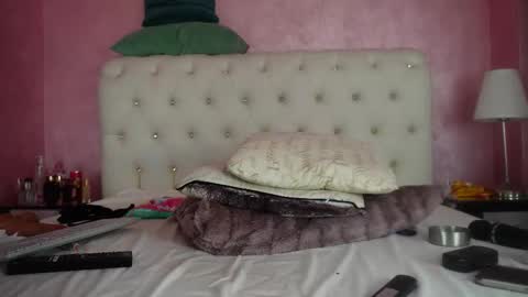 Snapshot of zayla_skye chatting on October 7, 2025, 4:09 am Zayla online show from October 7, 2025, 4:09 am