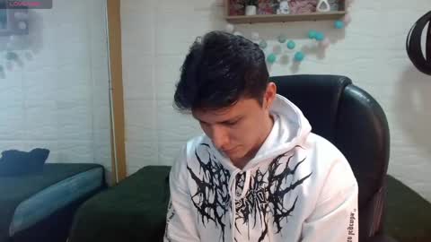 zayn_clausen online show from May 1, 2026, 5:39 pm