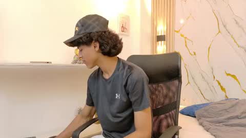 Snapshot of zayn_fox32 chatting on June 6, 2026, 6:56 pm Zayn online show from June 6, 2026, 6:56 pm