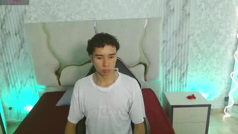 zayn_tay online show from February 4, 2026, 3:01 am