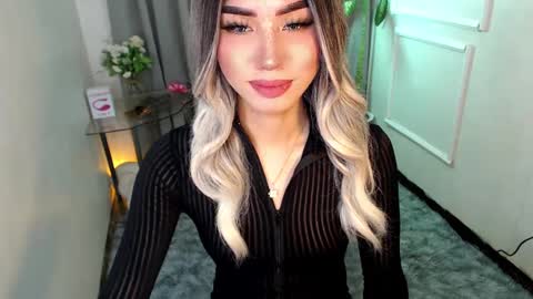 Snapshot of zelainalovetocum chatting on February 3, 2025, 1:52 am zelainalovetocum online show from February 3, 2025, 1:52 am