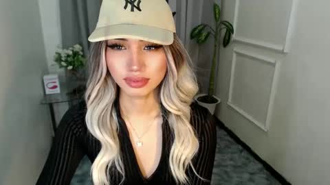 Snapshot of zelainalovetocum chatting on February 10, 2025, 7:47 am zelainalovetocum online show from February 10, 2025, 7:47 am