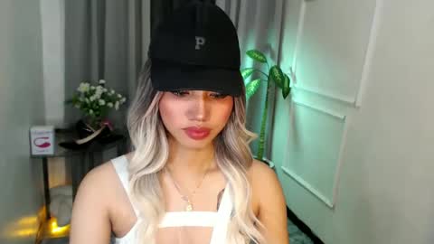 Snapshot of zelainalovetocum chatting on March 3, 2025, 5:50 pm zelainalovetocum online show from March 3, 2025, 5:50 pm