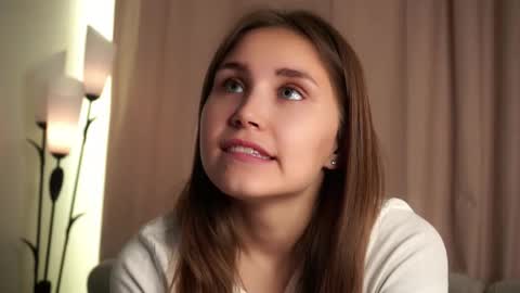 Snapshot of zeldaes chatting on September 17, 2025, 1:29 am Emilia online show from September 17, 2025, 1:29 am