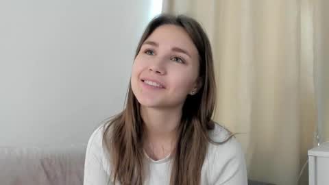 Snapshot of zeldaes chatting on September 18, 2025, 1:40 am Emilia online show from September 18, 2025, 1:40 am