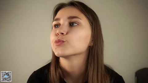 Snapshot of zeldaes chatting on September 30, 2025, 1:10 am Emilia online show from September 30, 2025, 1:10 am