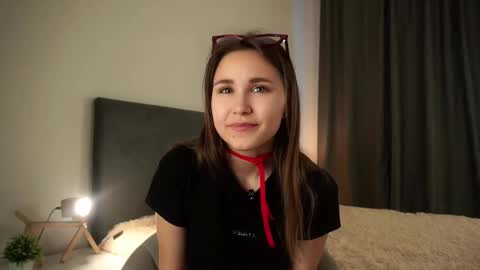 Snapshot of zeldaes chatting on October 2, 2025, 1:12 am Emilia online show from October 2, 2025, 1:12 am